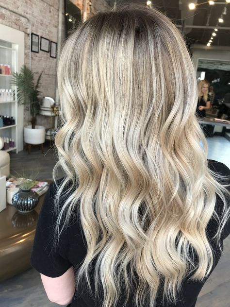 Shadow root bright blonde hilight Highlight With Shadow Root, Bright Golden Blonde Hair, Bright Golden Blonde, Full Blonde, Yellow Blonde Hair, Champagne Blonde Hair, Root Shadow, Bright Blonde Hair, Yellow Blonde