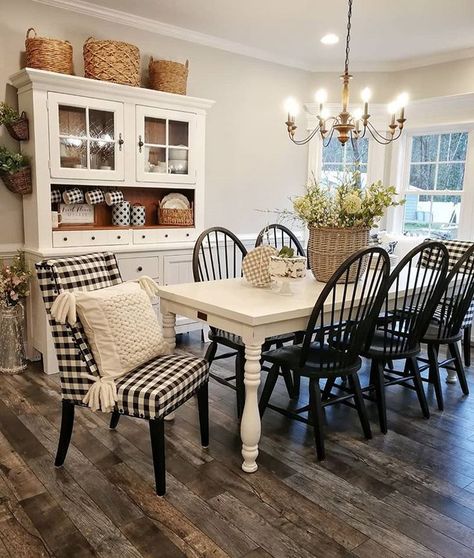 Rustic Farmhouse Dining Room, Dining Room Table And Chairs, Farmhouse Style Dining Room, Chunky Blankets, Sitting Table, Farmhouse Dining Rooms Decor, Modern Farmhouse Dining Room, Modern Farmhouse Dining, Farmhouse Ideas