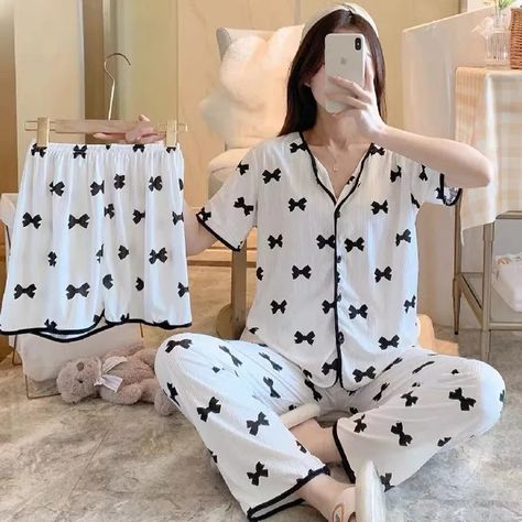 Homewear Aesthetic, Cute Nightwear, Comfy Sleepwear, Girls Nightgown, Homewear Woman, Womens Summer Shorts, Women Pajamas, Pajamas Sets, Satin Short