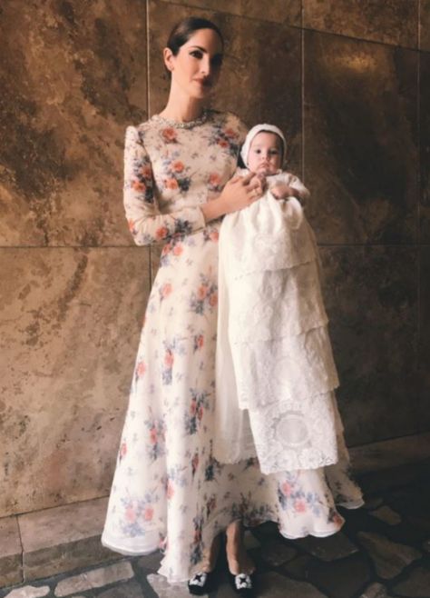 Eugenia Silva, durante el bautizo de su hijo Jerónimo. Christening Outfit Women, Baptism Dress For Mom, Ideas De Outfits, Mom Daughter Outfits, Baptism Outfit, Christening Outfit, Baptism Dress, Christening Gowns, Mom Dress