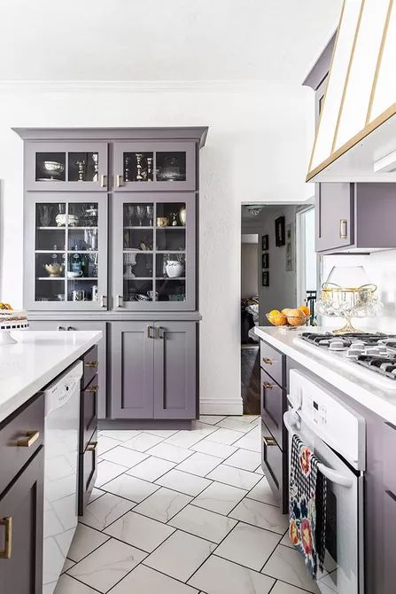 18 Pastel Colored Kitchen Ideas Purple Kitchen Decor, Purple Cabinets, Cheap Remodel, Trendy Kitchen Colors, Pastel Kitchen, Grey Kitchen Designs, Painted Kitchen Cabinets Colors, Purple Kitchen, New Kitchen Cabinets