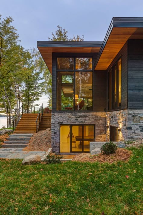 A warm yet inviting modern lake cottage in Canada used for entertaining Modern Lake House Exterior, Contemporary Lake House, Small Lake Houses, Lake Houses Exterior, A Modern House, Modern Lake House, Waterfront Cottage, Lake House Plans, Architecture Model Making