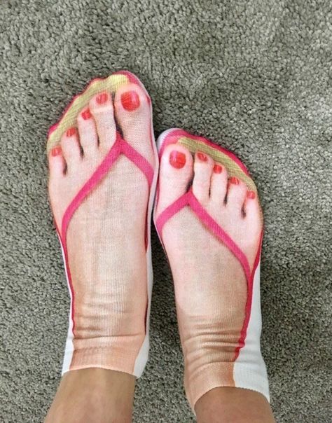 The Definitive Worst 34 Photos Of Human Feet Shock Tattoo, Weird Clothes, Weird Pics, Pie Grande, Oppa Gangnam Style, Flip Flop Socks, Summer Sock, Interesting Images, Crazy Outfits