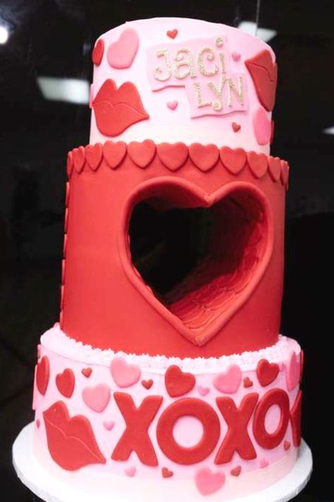 Valentines Gender Reveal, Baby Shower Cake Ideas, Gender Reveal Food, Valentines Day Cake, Heart Cakes, Valentines Day Baby, Baby Shower Party Ideas, Valentines Day Cakes, Bridal Shower Cakes