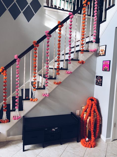 Front Gate Decoration For Diwali, Diwali Stairs Decorations At Home, Ramayan Path Decoration At Home, Diwali Staircase Decor, Grahpravesh Decoration, Diwali Stairs Decoration, House Warming Decorations Indian Simple, Diwali Decorations At Home Entrance, Diwali Decoration Lights