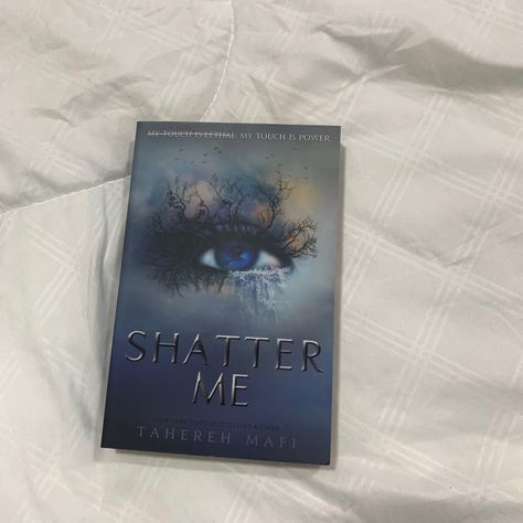 shatter me book aesthetic Shatter Me Book, Teenage Books To Read, Horrible People, Tahereh Mafi, Psychology Student, Shatter Me Series, Shatter Me, Dream Book, Day In The Life