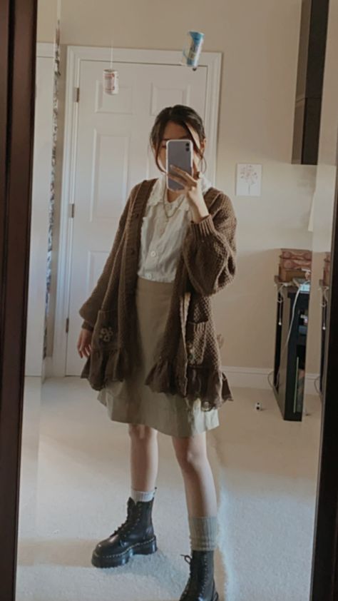 Library Aesthetic Outfit, Grandmacore Outfit, Library Outfits, Irish Fashion, Outfit Inso, Style Chart, Academia Style, Uni Outfits, Korean Casual Outfits