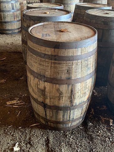 Wine Barrel Ideas, Wine Barrel Decor, Suntory Whisky, Wine Barrel Furniture, Barrel Decor, Whiskey Barrels, Dnd Items, Beer Barrel, Barrel Furniture