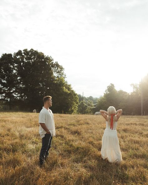 got to watch the sunrise with bella & jake while listening to zach bryan - 10/10 would recommend 🫶🏼 Hannah Murray, Watch The Sunrise, Montana Travel, Zach Bryan, The Sunrise, Love U, Couple Shoot, Loving U, Instagram A