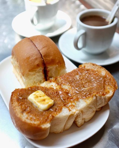 Taiwanese Breakfast Recipe, Singapore Breakfast, Thai Breakfast Traditional, Breakfast Singapore, Coffee And Toast, Kaya Toast Singapore, Taiwan Breakfast, Taiwanese Breakfast, Kaya Toast