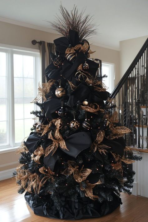 Brown Black Christmas Tree, Gothic Xmas Tree, Black And Beige Christmas Tree Decor, Afrocentric Christmas Tree, Manly Christmas Tree, Christmas Tree Black Decorations, Black And Gold Christmas Tree Ideas, Black Tree Decorating Ideas, Black And White Christmas Tree Ideas