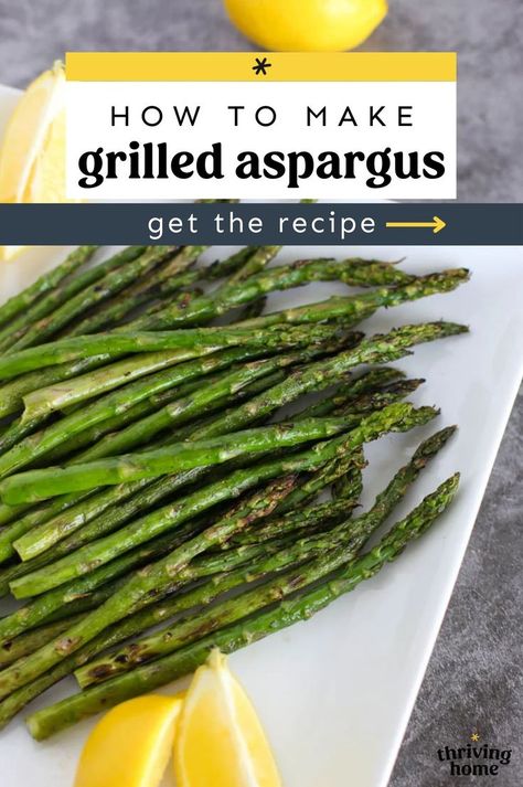 Grilled Aspargus with fresh lemon pieces on a plate. How To Grill Asparagus, Grill Asparagus, Grilled Asparagus Recipes, Oven Roasted Asparagus, Asparagus Recipes, How To Cook Asparagus, Vegan Parmesan, Fresh Asparagus, Delicious Vegetables