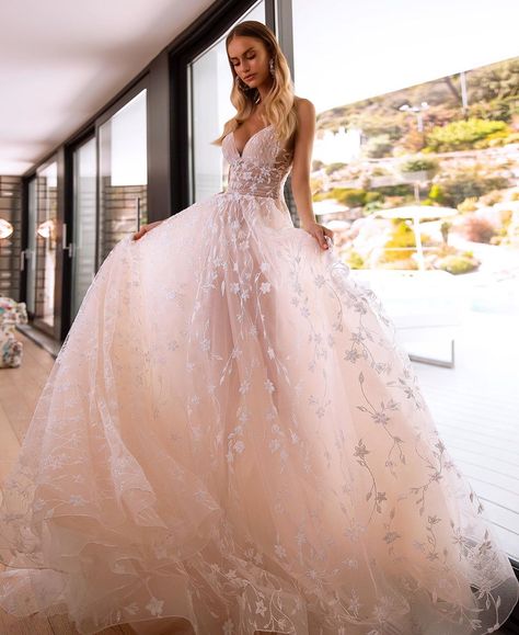 Tina Valerdi | A pale pink dress is entirely embellished with small flowers appliques Punk Wedding Dresses, Pale Pink Wedding, Pale Pink Weddings, Lace Applique Wedding Dress, Blush Gown, Pink Wedding Dress, Pink Wedding Dresses, Wedding Gowns Mermaid, Princess Ball Gowns