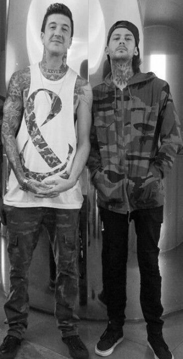 Austin & Mike :) Jaime Preciado, Tony Perry, Austin Carlile, Falling In Reverse, Love Band, Look Short, Of Mice And Men, Band Members, Band Memes