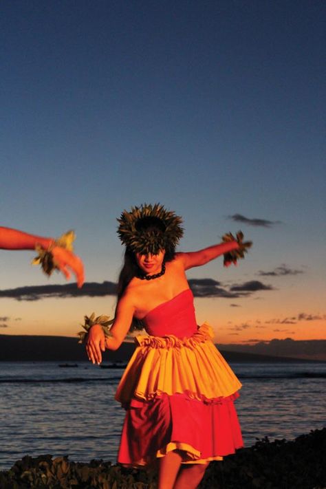 Hula Hawaii Culture, Polynesian Dance, Hawaii Hula, Hula Dance, Island Dress, Hula Dancers, Hawaii Trip, Hawaiian Art, Dance Accessories