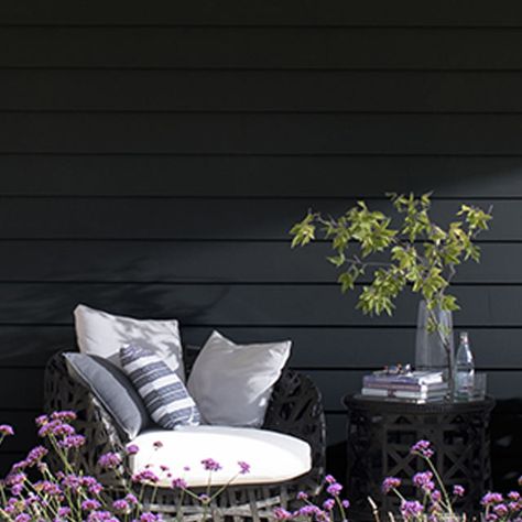 Give your home a touch of sophistication with black paint. Get ideas on how to use black paint from the experts and Benjamin Moore. Black Paint Ideas, Benjamin Moore Black, Black Paint Colors, Benjamin Moore Exterior Paint, Benjamin Moore Exterior, Black Painted Walls, Painted Shed, Most Popular Paint Colors, White Exterior Paint