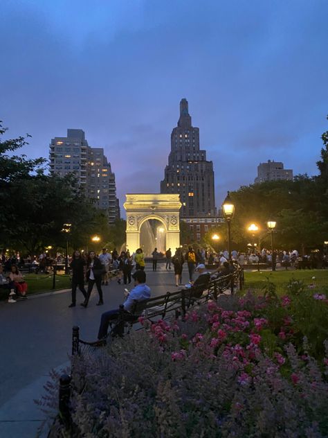 Washington Park, Empire State Of Mind, Washington Square Park, Nyc Life, New York Life, New York Aesthetic, Washington Square, Pretty Landscapes, City Vibe