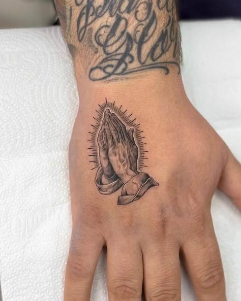 If you have been looking for unusual tattoo designs with praying hands for a long time, then our article is for you. We have collected 55+ of the most interesting and their meanings in human life. Spirituality Tattoos, Jesus Hand Tattoo, Tattoo Cuff, Prayer Hands Tattoo, Praying Hands Tattoo Design, Prayer Tattoo, Praying Hands Tattoo, Unusual Tattoo, Hands Tattoo