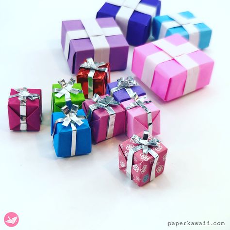 Cute Mini Origami Presents Tutorial, Learn how to make some mini origami presents! These easy presents can be made at any size, but they look super cute when they are miniature. These are a great for dolls houses too!,  #Craft #Instructions #Oragami #Orgami #OrigamiInstructions #OrigamiTutorial Oragami Christmas, Origami Present, Diy Antler, Merry Crisis, Merry Chrysler, Chrismas Crafts, Mini Origami, Homemade Birthday Gifts, Paper Kawaii