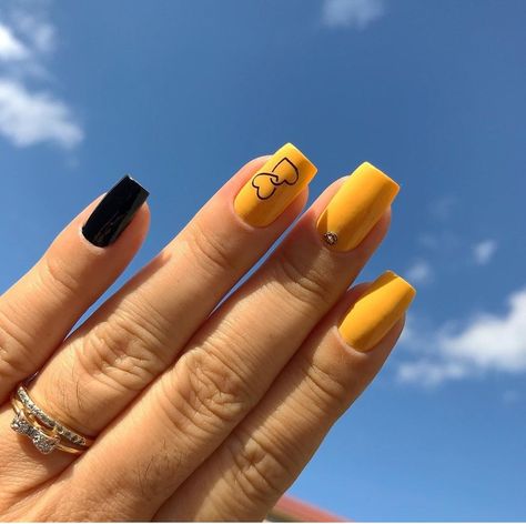 Yellow Nail Art Short Nails, Mustard Yellow Nails Designs Short, Yellow Black Nails, Steelers Nails, Nails Simple Summer, Ar Card, Summer Nails Simple, Simple Summer Nails, Summer Nails Summer