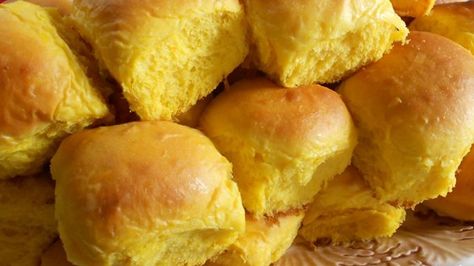 Use butternut squash, acorn squash, pumpkin, delicata squash, or other winter squash to make these soft golden dinner rolls. Acorn Squash Dinner, Squash Rolls, Butternut Squash Dinner, Quick Yeast Rolls, Squash Acorn, Squash Dinner, Squash Bread, Delicata Squash, Baked Rolls