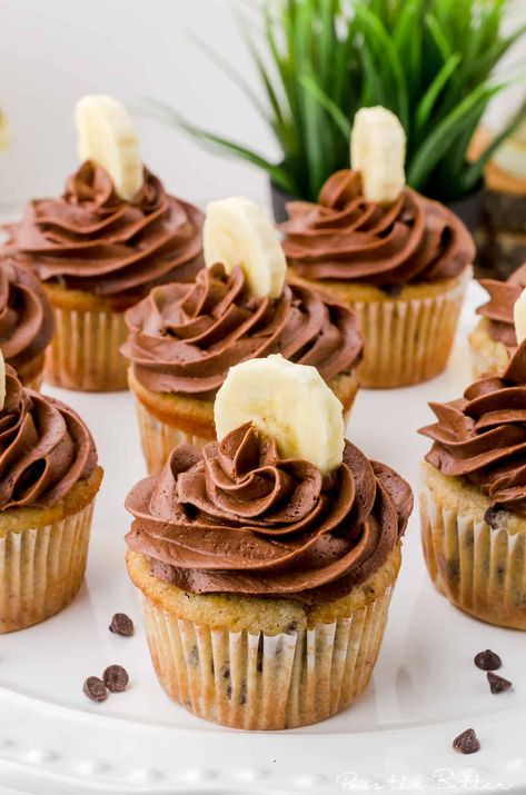 Banana Cupcakes With Chocolate Frosting, Banana Chocolate Chip Cupcakes, Toddler Cupcakes, Banana Bread Cupcakes, Chocolate Banana Cupcakes, Flavored Cupcakes, Homemade Cupcake Recipes, The Best Cupcakes, Chocolate Buttercream Recipe