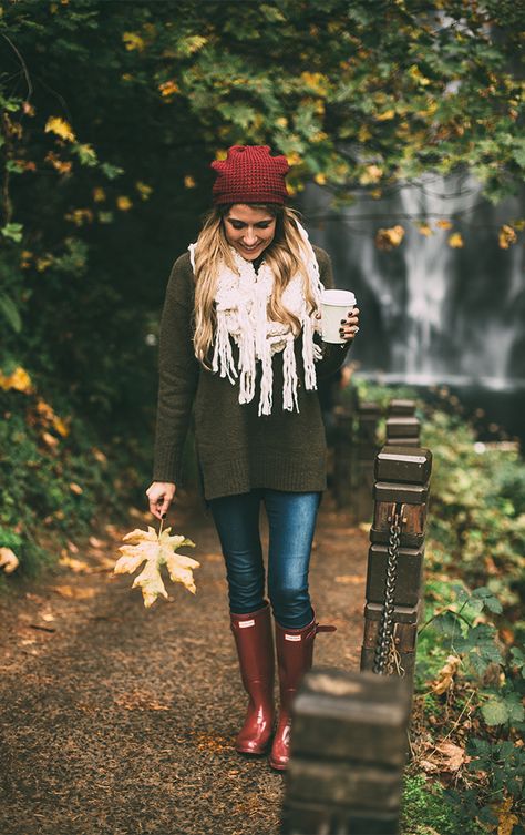 Fall Outfit With Boots, Hello Fashion, Girls Style, Boots Outfit, Fall Winter Outfits, Hunter Boots, Womens Fashion Trends, Autumn Winter Fashion, Fashion Art