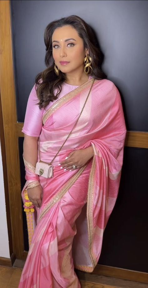 Rani Mukerji Styles A Candy Pink Silk Saree Worth Rs. 18K With The Tinniest Handbag You've Ever Seen Rani Mukerji Saree Blouse, Rani Mukherjee Saree, Rani Mukerji Saree, Rani Mukherji, Pink Silk Saree, Saree Inspiration, Rani Mukherjee, Short Satin Dress, Rani Mukerji