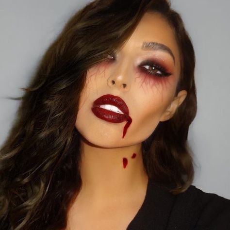 Maquillage Halloween Vampire, Vampire Makeup Looks, Fete Emo, Läskig Halloween, Vampire Makeup Halloween, Halloweenský Makeup, Halloween Make-up Looks, Kostuum Halloween, Holloween Makeup