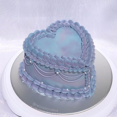 Cottagecore Cakes, Blue Heart Cake, Cottagecore Cake, Rip 20s, Heart Cake Design, Heart Birthday Cake, 22nd Birthday Cakes, Bolo Vintage, Blue Birthday Cakes