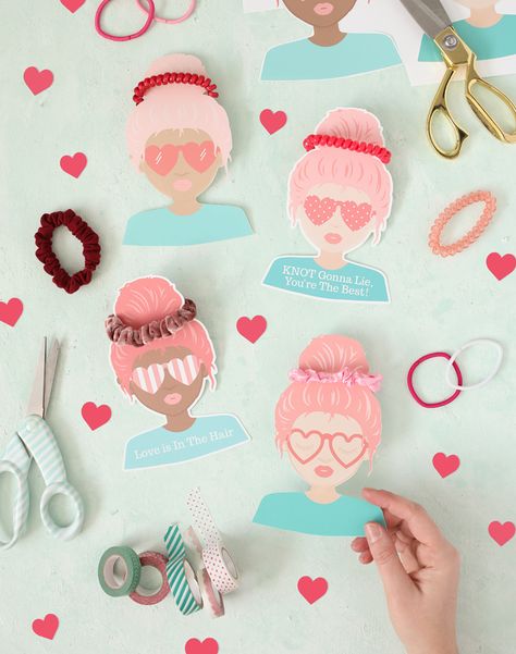 These darling printable Valentines cards are perfect for holding a scrunchie or hair tie. Print on cardstock, cut and add a scrunchie or hair tie. Pola Kotak, Printable Valentines Cards, Valentines Printables Free, Aktivitas Montessori, Diy Hair Accessories, Valentines For Kids, Valentine Crafts, Valentines Diy, Hair Tie