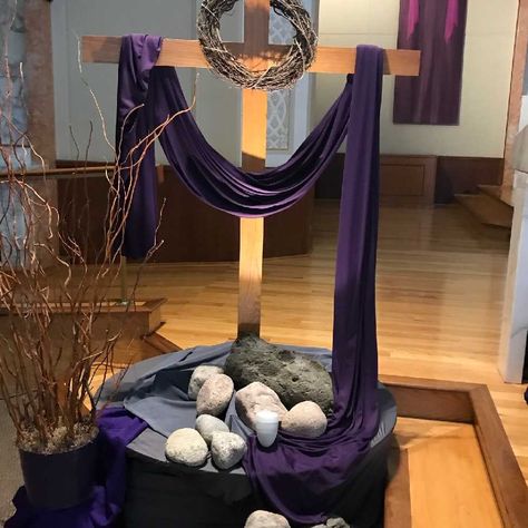 Lent Altar Decorations Ideas, Lent Church Decorations, Lent Altar Decorations, Lent Decor, Easter Altar Decorations, Easter Church Flowers, Advent Church Decorations, Lent Decorations For Church, Palm Sunday Decorations