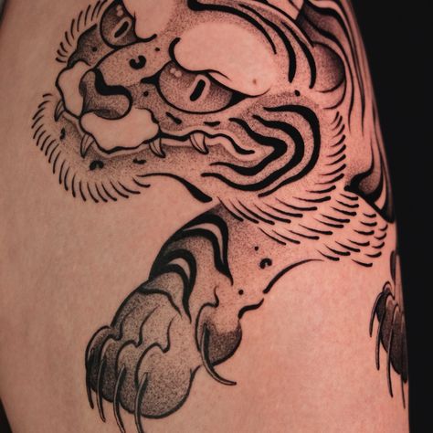 Guest Artist • OCTOBER •2024 Happily announcing an amazing new guest Japanese Black and Red Style 🌟@bayun.tattoos 🐉 #souslandsinners #tattoostudio #guestartist #tattoofrankfurt #frankfurt #tattoo Japanese Black Tattoo, Black And White Japanese Tattoo, Neo Japanese Tattoo Designs, Neo Japanese Tattoo, Black And Red Style, Korean Tiger, Japanese Traditional Tattoo, Cartoon Legs, Japanese Style Tattoo