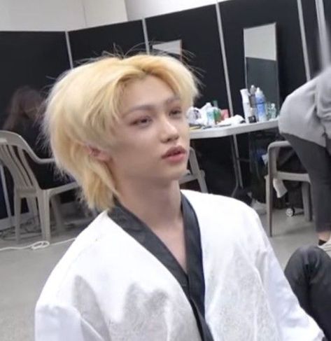 Felix Fluffy Hair, Funny Bf, Felix Skz, Kids Mood, Dancing In The Moonlight, Masculine Men, The Underworld, Fluffy Hair, All Alone