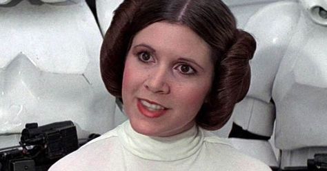 Director JJ Abrams has revealed that the iconic character has a brand new title for fans to get used to Easy Last Minute Costumes, Characters Costumes, Carrie Fisher Princess Leia, Star Wars Princess Leia, Star Wars Princess, Last Minute Costumes, Leia Organa, Last Minute Halloween Costumes, Rosie The Riveter