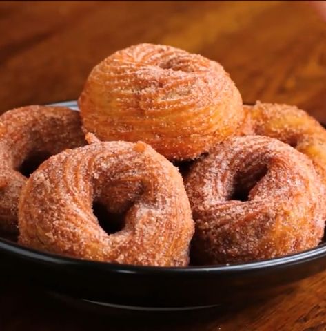 https://youtu.be/PBp0ux3eijE Churro Donuts, Galaxy Desserts, Resepi Biskut, Resipi Kek, Perfect Hostess, William Sonoma, Tasty Videos, Holiday Breakfast, Donut Recipes