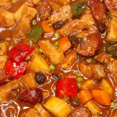 Beef Recipe Filipino, Filipino Menudo, Pork Menudo, Filipino Bbq, Menudo Recipe, Pork Belly Slices, Hearty Stew, Chicken Base, Filipino Dishes