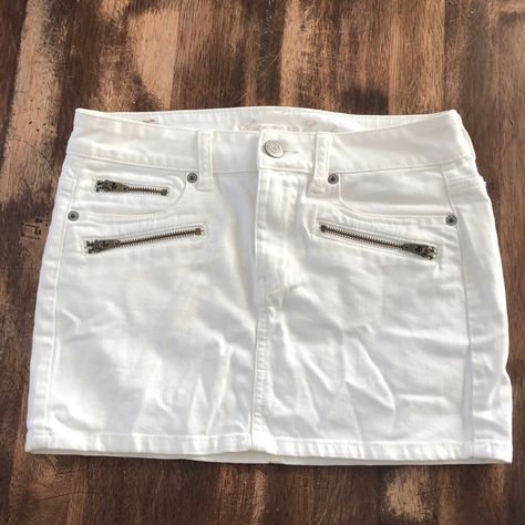 Never Worn, White Denim Mini Skirt. Zipper Pockets White Denim Mini Skirt, White Jean Skirt, White Denim Skirt, Skirt Zipper, Fame Dr, Denim Mini, Denim Mini Skirt, Jean Skirt, White Denim