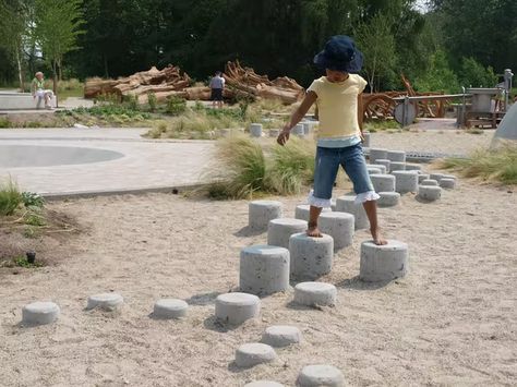 Stepping Stones Playground Landscaping, Urban Playground, Outdoor Play Spaces, Concrete Stepping Stones, Play Garden, Diy Playground, School Playground, Children's Garden, Natural Playground