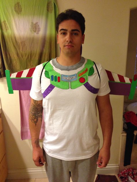 Toy Story Buzz Lightyear Costume Diy, Mens Buzz Lightyear Costume, Buzz Lightyear Shirt Diy, Buzz Lightyear Fantasia, Diy Buzz Light Year Costume, Buzz Light Year Shirt, Buzz Light Year Costume, Costume Ideas For Boys, Disfraz Buzz Lightyear