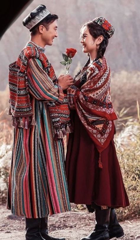 Xinjiang, Muslims, Islam, China Uzbek Clothing, Inuit People, Wine Hair, Muslim Men, Top Music, Folk Dresses, Cute Photography, Folk Costume, People Of The World