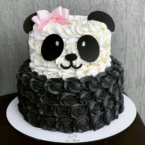 15 Panda Cake Ideas That Are Absolutely Beautiful Panda Birthday Cake, Bolo Panda, Tårta Design, Cake Designs For Girl, Panda Cake, Cake Designs For Kids, Candy Birthday Cakes, Chocolate Cake Designs, Panda Birthday