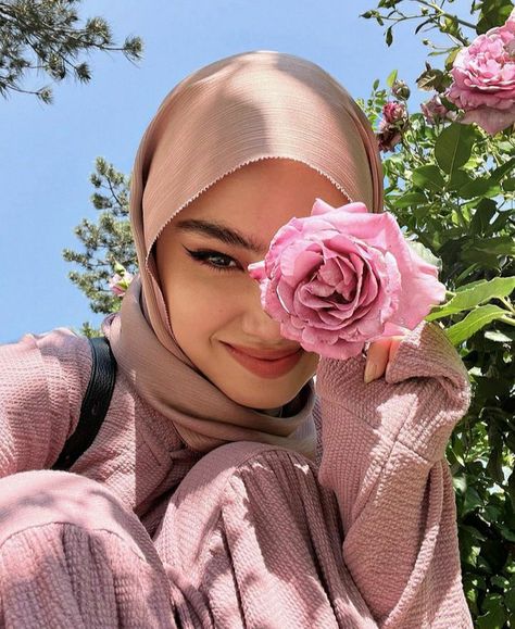 Photo Hijab, Ootd Poses, Modele Hijab, Hijab Trends, Hijab Aesthetic, Hijabi Aesthetic, Stylish Photo Pose, Muslimah Aesthetic, Best Photo Poses