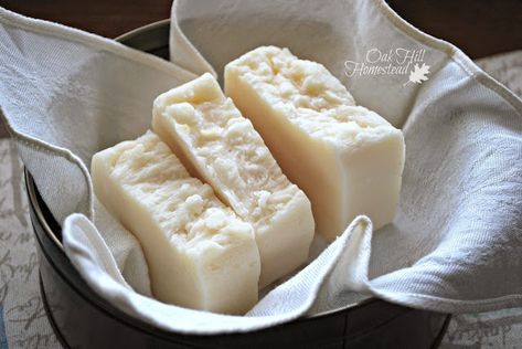 Goat Milk Shampoo, Diy Shampoo Bar, Shampoo Bar Recipe, Goat Milk Recipes, Homemade Shampoo, Infused Oil, Diy Shampoo, Shampoo Bars, Baking Soda Shampoo