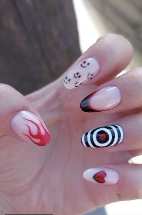 Yungblud Inspired Nails, Yungblud Outfit Ideas, Louis Tomlinson Nails Designs, Yungblud Nails, Fitf Tour Outfits, Louis Tomlinson Nails, Louis Nails, Aestethic Nails, Louis Tomlinson Inspired Outfits