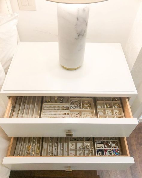 Home Jewelry Organization, Dressing Room Jewelry Storage, Make Up And Jewelry Organization, Jewlery Drawer Organizer, Storage For Jewelry Organizing Ideas, Closet Jewelry Display Ideas, Jewellery Organisation Ideas, Slide Out Jewelry Storage, Jewelry Organizer Closet Ideas