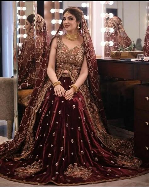 Baraat Dress Pakistani Bridal Wear Red, Bride Gharara, Baraat Dress Pakistani Bridal Wear, Lengha Ideas, Baraat Dress, Bridal Dresses Ideas, Barat Dress, Models Dresses, Gharara Designs