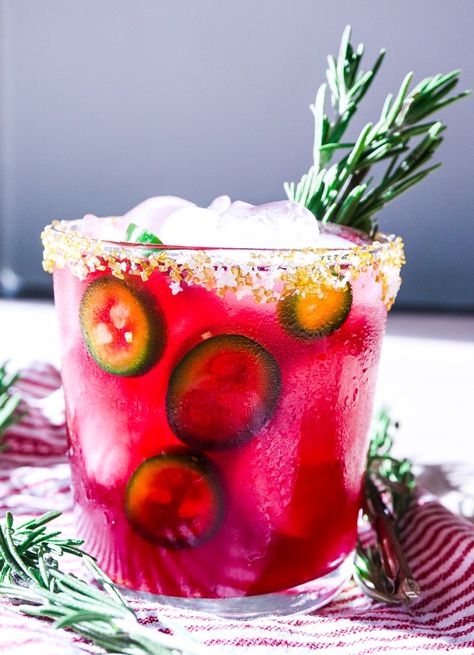 Spicy Pomegranate Holiday Margaritas - Tipps in the Kitch Holiday Margaritas, Boozy Recipes, Blueberry Margarita, Pomegranate Margarita, Spicy Margarita, Christmas Cocktail, Winter Cocktails, Margarita Recipes, Alcohol Drink Recipes