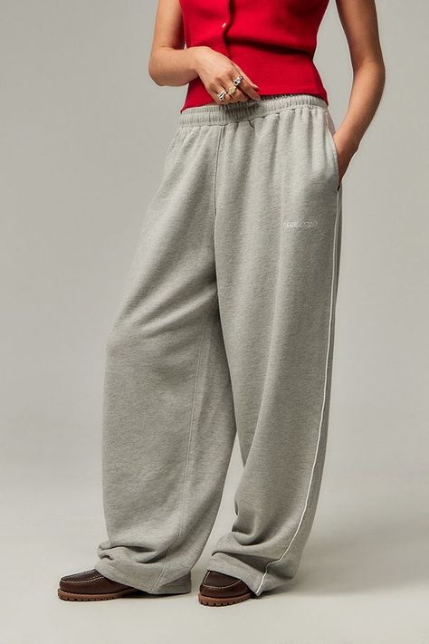 Iets Frans White Joggers, Grey Iets Frans Joggers, Urban Outfitters Tracksuit, Iets Frans Sweatpants, Lets Frans Joggers, Iets Frans Joggers Outfit, Trackpant Outfit, Grey Joggers Outfit, Urban Outfitters Sweatpants