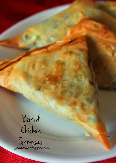 Chicken Samosas, Chicken Samosa Recipes, Samosa Recipe, Tandoori Masala, Puff Pastry Recipes, Indian Food Recipes Vegetarian, Samosa, Easy Food, Indian Cooking